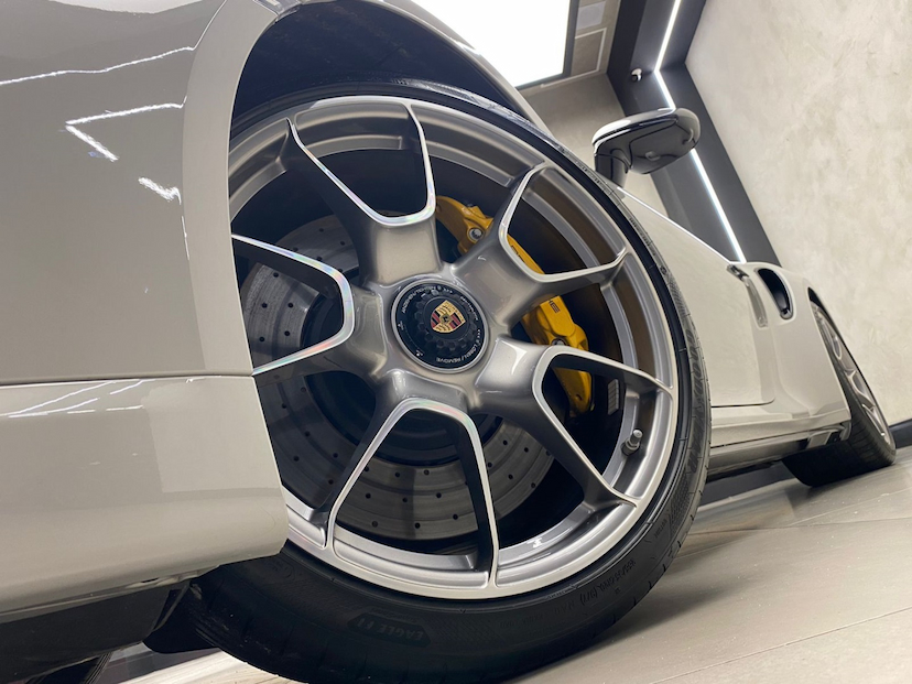 Foto do veículo PORSCHE 911 3.8 24V H6 GASOLINA TURBO CABRIOLET PDK 2022 5.200 KM 1.300.000,00