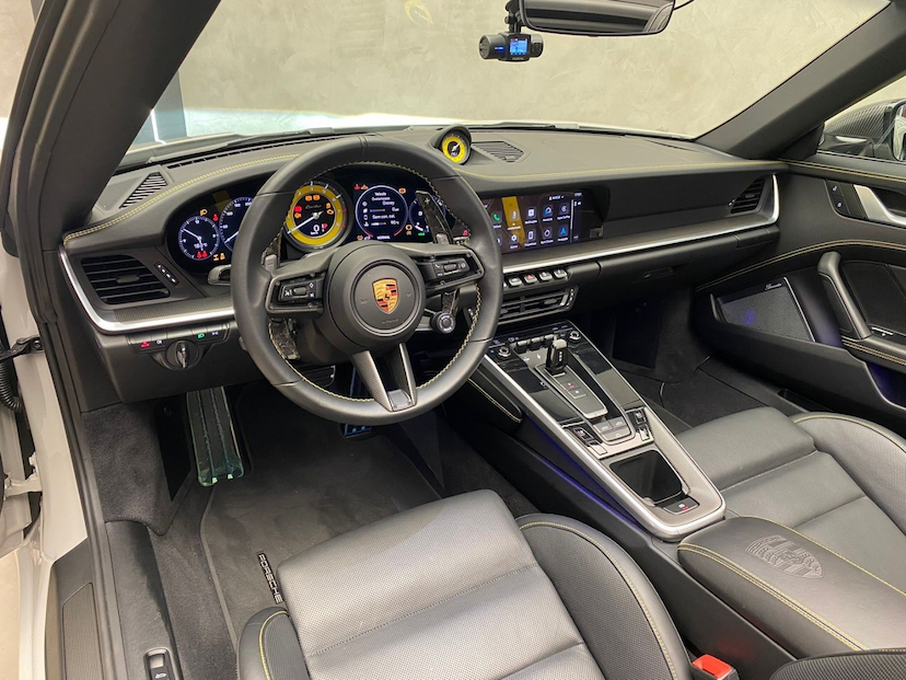 Foto do veículo PORSCHE 911 3.8 24V H6 GASOLINA TURBO CABRIOLET PDK 2022 5.200 KM 1.300.000,00