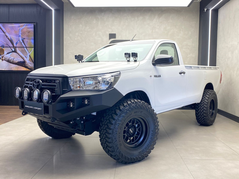 Foto do veículo TOYOTA HILUX 2.8 D-4D TURBO DIESEL CS 4X4 MANUAL 2024 265 KM 279.000,00