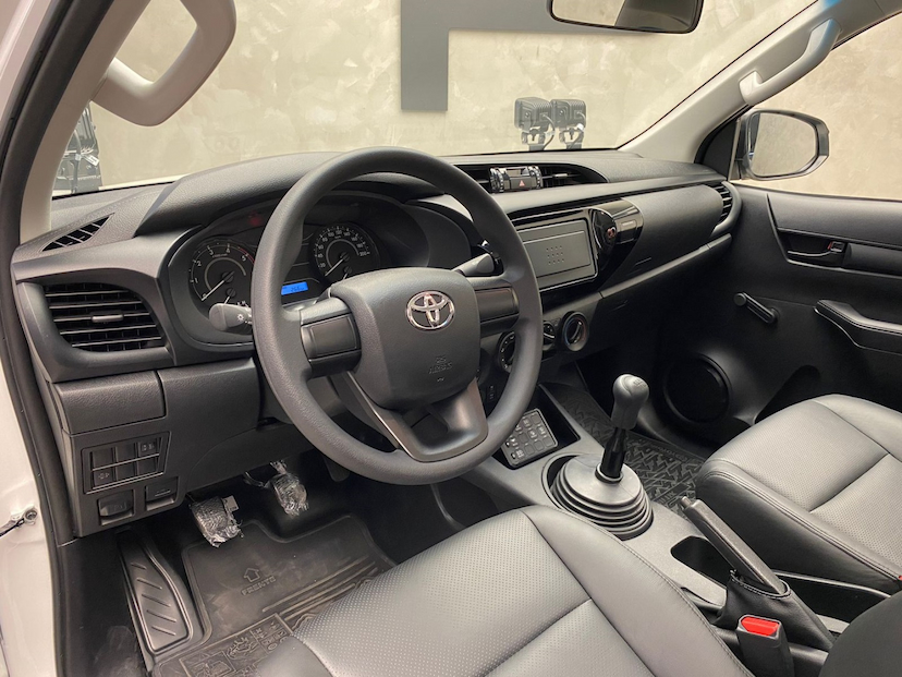 Foto do veículo TOYOTA HILUX 2.8 D-4D TURBO DIESEL CS 4X4 MANUAL 2024 265 KM 279.000,00
