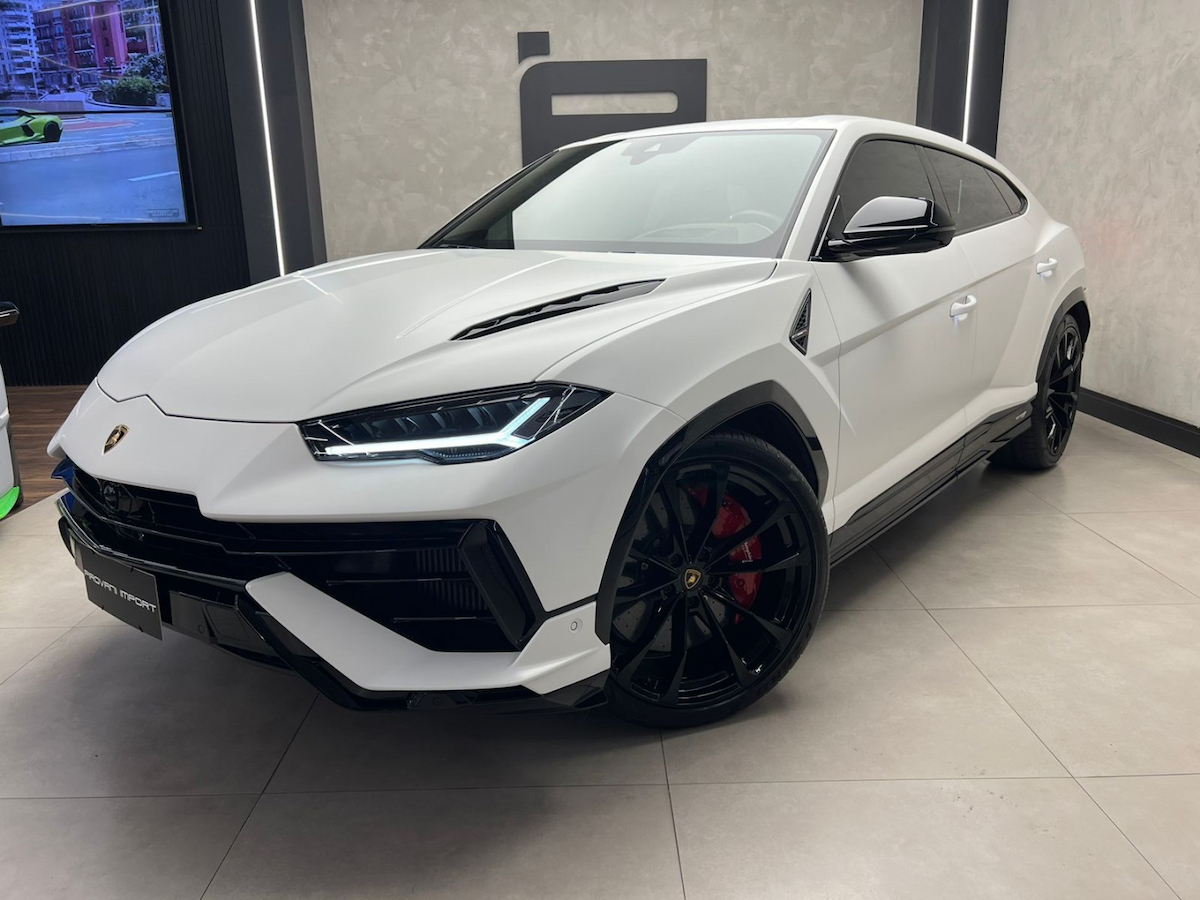 Foto do veículo LAMBORGHINI URUS 4.0 V8 TURBO GASOLINA S AUTOMÁTICO 2023/2023 5.000 KM R$ 3.550.000,00