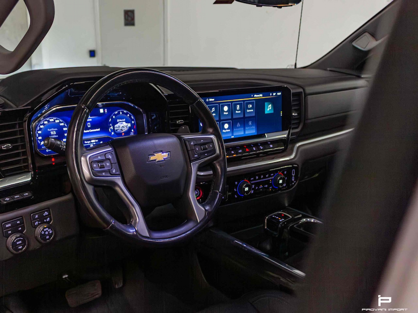 Foto do veículo CHEVROLET SILVERADO 3.0 V6 DURAMAX DIESEL 1500 LTZ 4WD AUTOMÁTICO 2022 49.000 KM 599.000,00