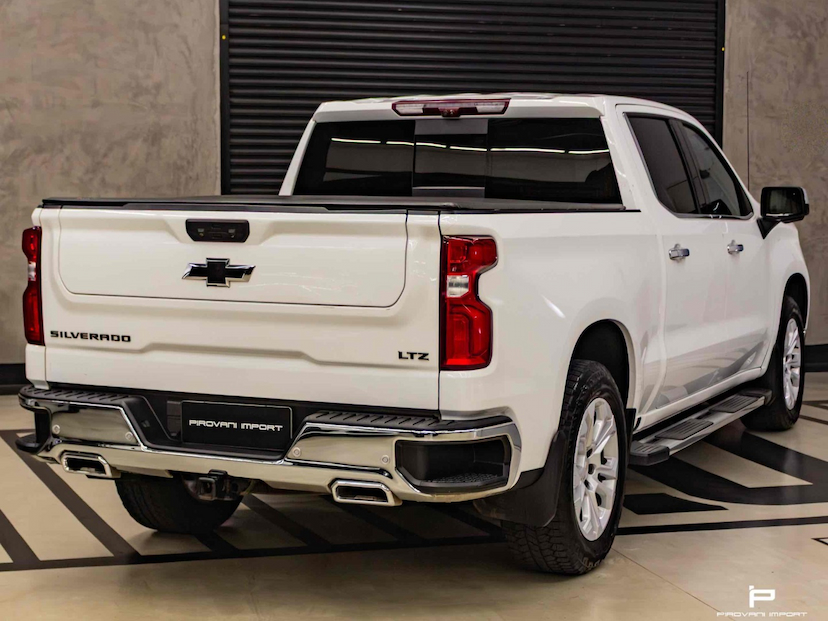 Foto do veículo CHEVROLET SILVERADO 3.0 V6 DURAMAX DIESEL 1500 LTZ 4WD AUTOMÁTICO 2022 49.000 KM 599.000,00
