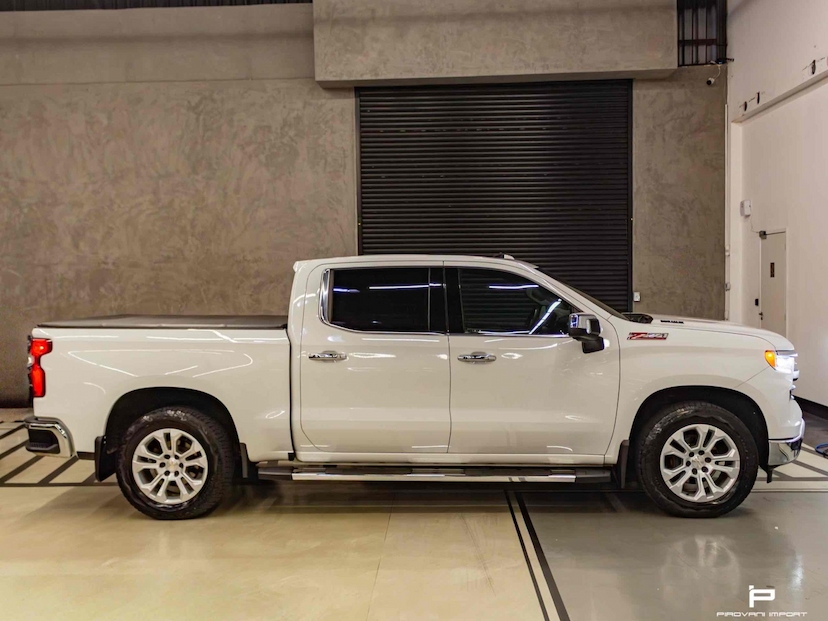 Foto do veículo CHEVROLET SILVERADO 3.0 V6 DURAMAX DIESEL 1500 LTZ 4WD AUTOMÁTICO 2022 49.000 KM 599.000,00