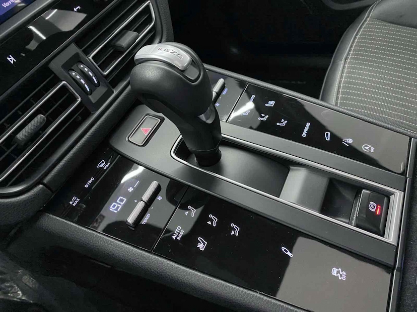 Foto do veículo PORSCHE MACAN 2.0 TURBO GASOLINA T PDK 2022 29.643 KM 559.900,00