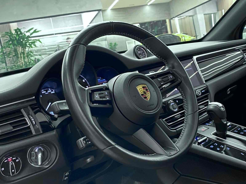 Foto do veículo PORSCHE MACAN 2.0 TURBO GASOLINA T PDK 2022 29.643 KM 559.900,00