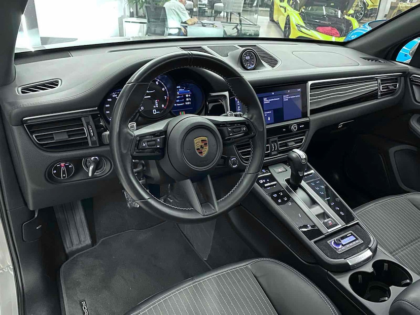 Foto do veículo PORSCHE MACAN 2.0 TURBO GASOLINA T PDK 2022 29.643 KM 559.900,00
