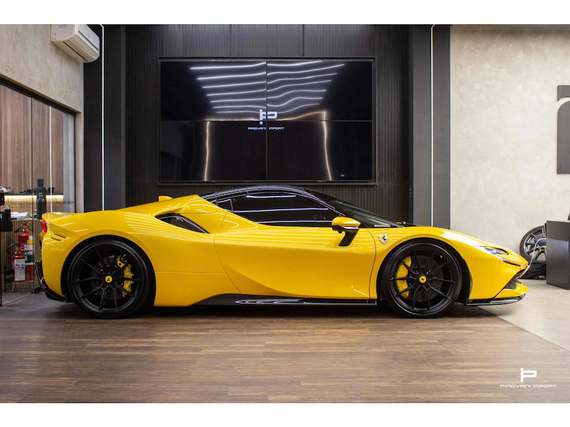 Foto do veículo FERRARI SF90 3.9 V8 TURBO PHEV SPIDER F1-DCT 2022 1.006 KM 5.590.000,00