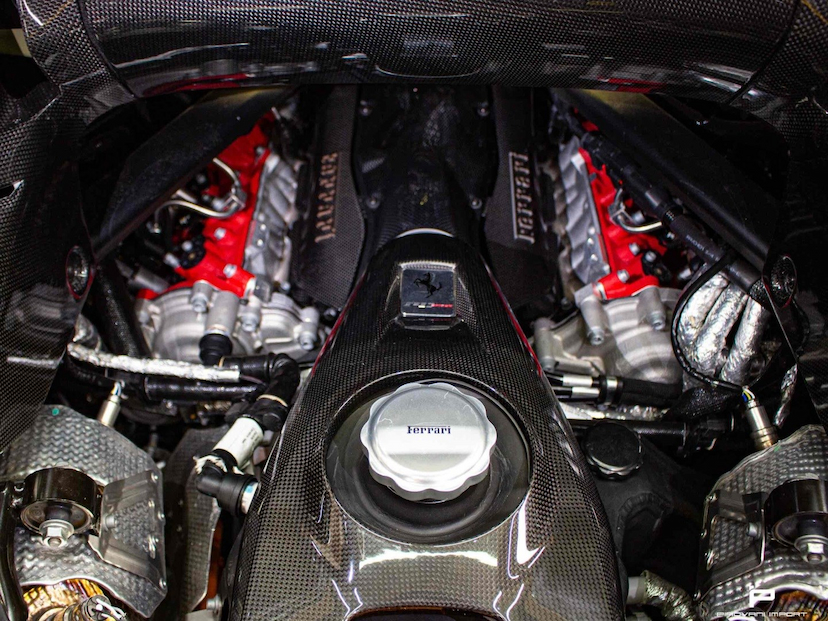 Foto do veículo FERRARI SF90 3.9 V8 TURBO PHEV SPIDER F1-DCT 2022 1.006 KM 5.590.000,00