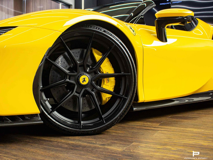 Foto do veículo FERRARI SF90 3.9 V8 TURBO PHEV SPIDER F1-DCT 2022 1.006 KM 5.590.000,00