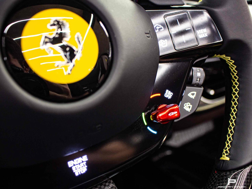 Foto do veículo FERRARI SF90 3.9 V8 TURBO PHEV SPIDER F1-DCT 2022 1.006 KM 5.590.000,00
