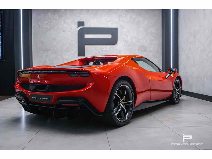 Foto do veículo FERRARI 296 GTB 3.0 V6 TURBO PHEV F1-DCT 2024 2.000 KM 3.250.000,00
