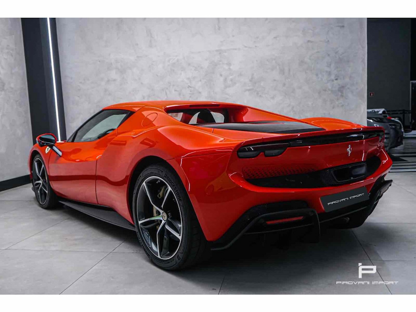 Foto do veículo FERRARI 296 GTB 3.0 V6 TURBO PHEV F1-DCT 2024 2.000 KM 3.250.000,00