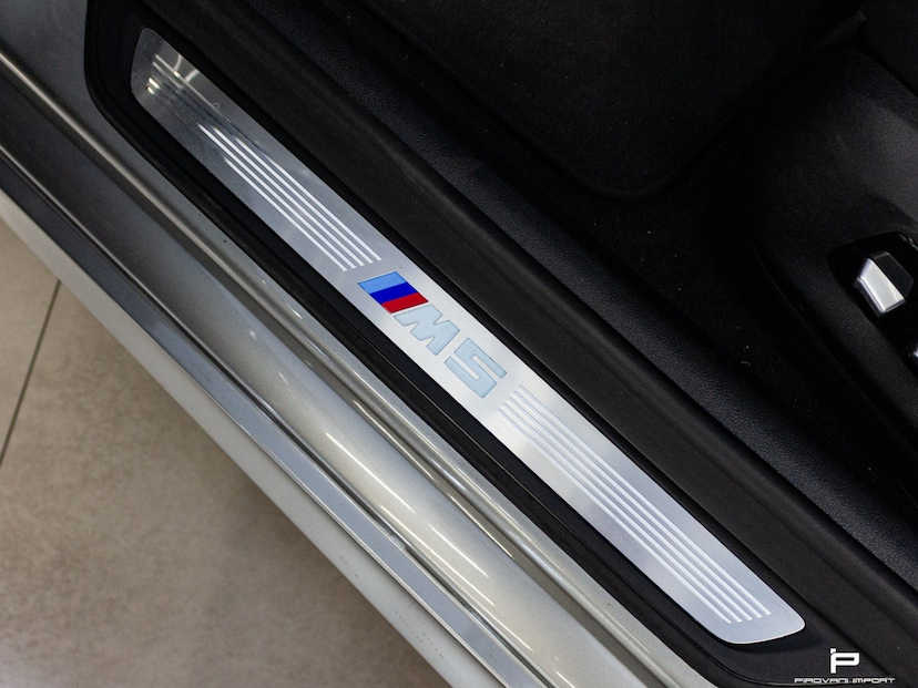 Foto do veículo BMW M5 4.4 V8 TWIN POWER M XDRIVE STEPTRONIC 2020 52.300 KM 490.000,00