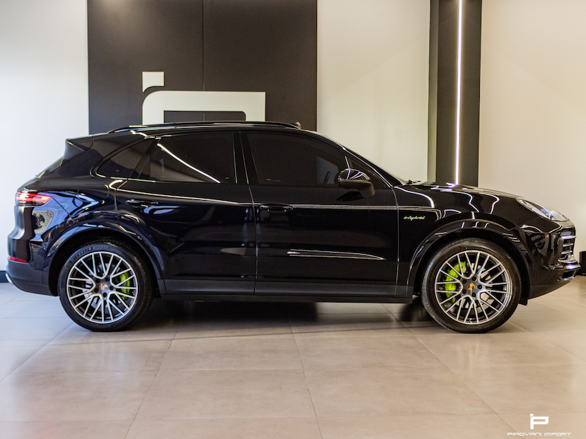 Foto do veículo PORSCHE CAYENNE 3.0 V6 E-HYBRID AWD TIPTRONIC S 2020 87.000 KM 399.900,00