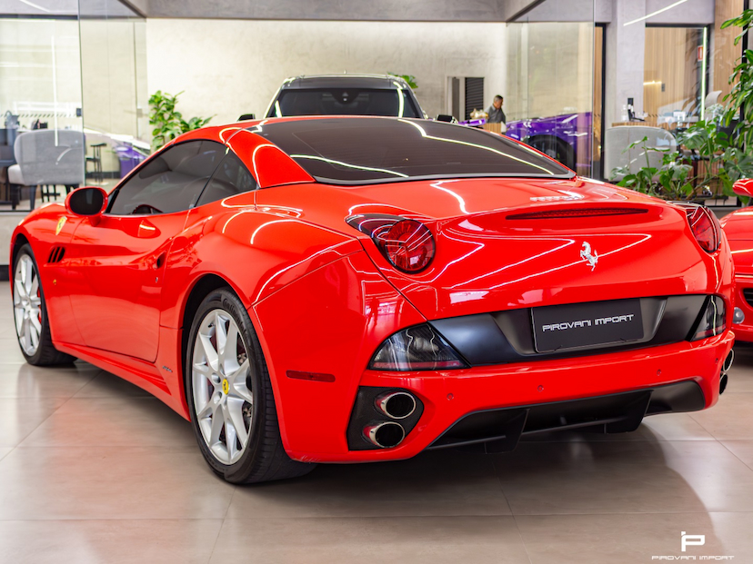 Foto do veículo FERRARI CALIFORNIA 4.3 GT CONVERSÍVEL V8 32V GASOLINA 2P MANUAL AUTOMATIZADO 2010 21.000 KM 1.350.000,00