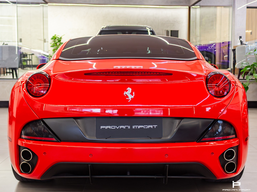 Foto do veículo FERRARI CALIFORNIA 4.3 GT CONVERSÍVEL V8 32V GASOLINA 2P MANUAL AUTOMATIZADO 2010 21.000 KM 1.350.000,00