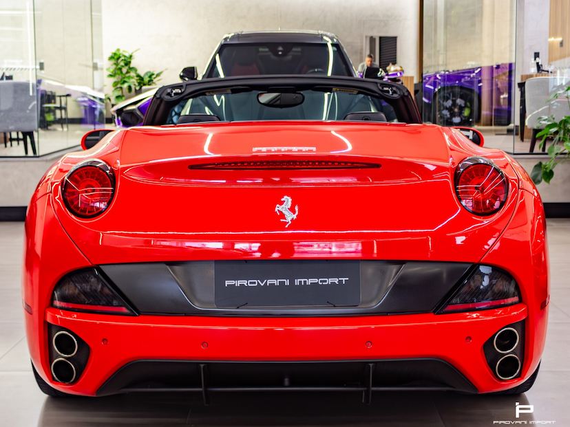 Foto do veículo FERRARI CALIFORNIA 4.3 GT CONVERSÍVEL V8 32V GASOLINA 2P MANUAL AUTOMATIZADO 2010 21.000 KM 1.350.000,00