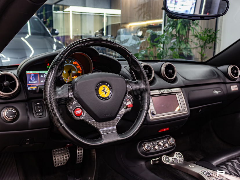 Foto do veículo FERRARI CALIFORNIA 4.3 GT CONVERSÍVEL V8 32V GASOLINA 2P MANUAL AUTOMATIZADO 2010 21.000 KM 1.350.000,00