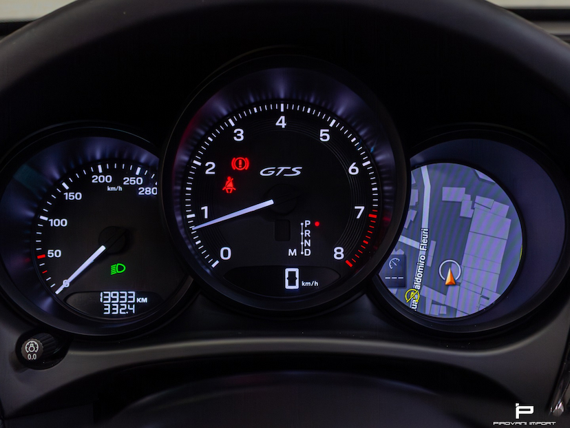 Foto do veículo PORSCHE MACAN 2.9 V6 BITURBO GASOLINA GTS PDK 2023 14.000 KM 679.900,00