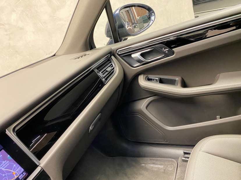 Foto do veículo PORSCHE MACAN 2.0 TURBO GASOLINA PDK 2023 45.000 KM 440.000,00