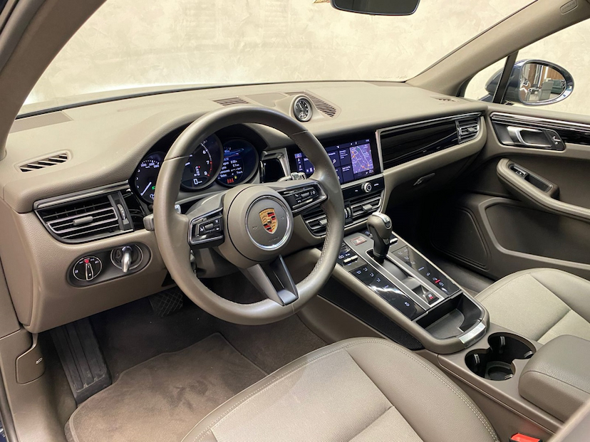Foto do veículo PORSCHE MACAN 2.0 TURBO GASOLINA PDK 2023 45.000 KM 440.000,00