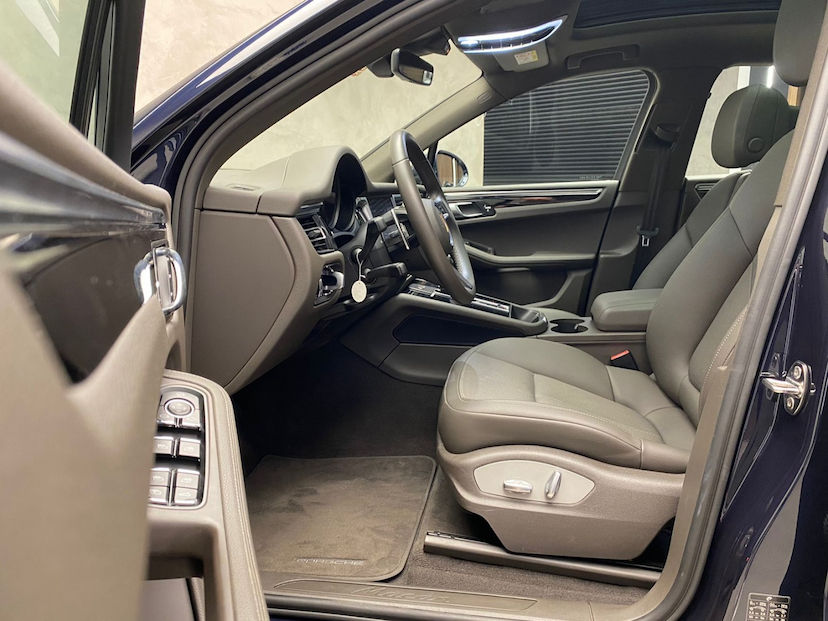 Foto do veículo PORSCHE MACAN 2.0 TURBO GASOLINA PDK 2023 45.000 KM 440.000,00