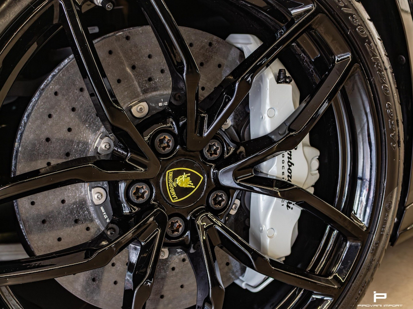Foto do veículo LAMBORGHINI HURACÁN 5.2 V10 GASOLINA LP 580-2 SPYDER LDF 2018 12.000 KM 3.000.000,00
