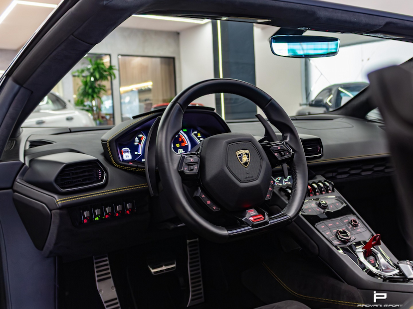 Foto do veículo LAMBORGHINI HURACÁN 5.2 V10 GASOLINA LP 580-2 SPYDER LDF 2018 12.000 KM 3.000.000,00