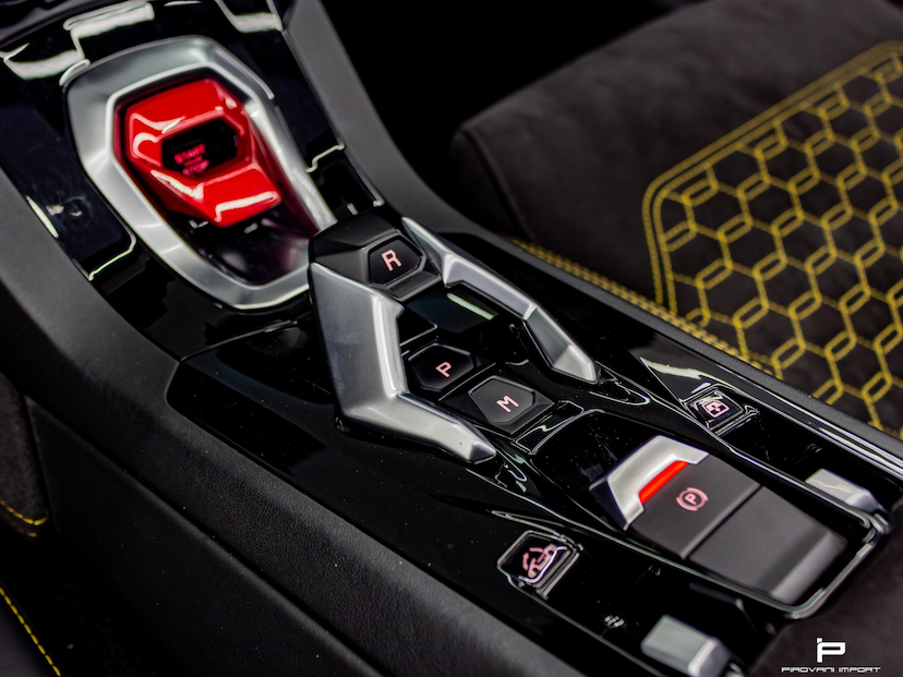 Foto do veículo LAMBORGHINI HURACÁN 5.2 V10 GASOLINA LP 580-2 SPYDER LDF 2018 12.000 KM 3.000.000,00