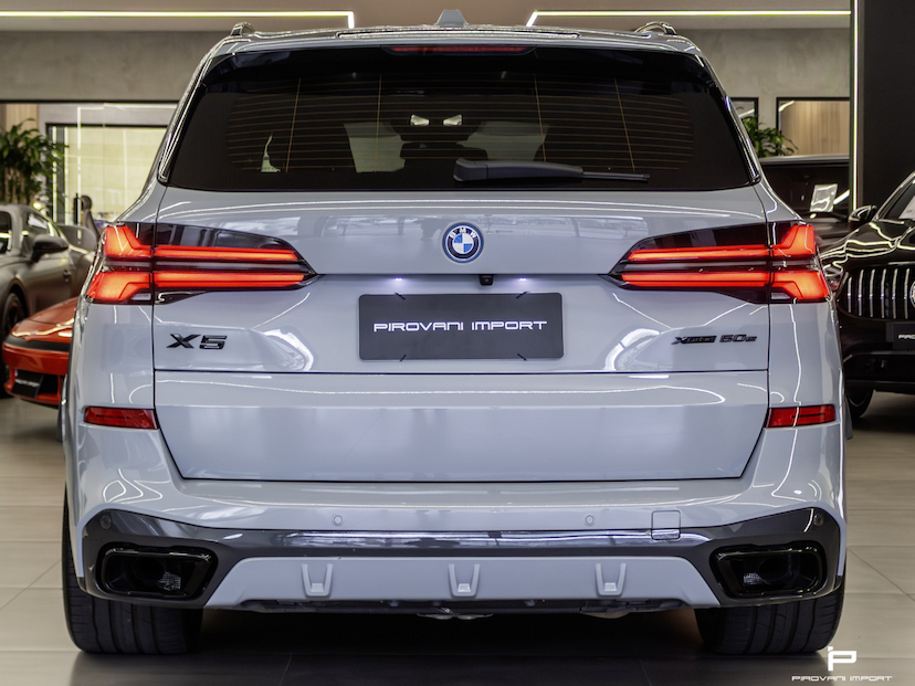 Foto do veículo BMW X5 3.0 I6 TURBO HÍBRIDO XDRIVE50E M SPORT AUTOMÁTICO 2024 35.000 KM 739.900,00