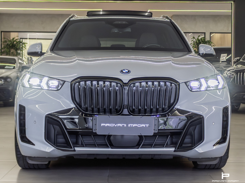 Foto do veículo BMW X5 3.0 I6 TURBO HÍBRIDO XDRIVE50E M SPORT AUTOMÁTICO 2024 35.000 KM 739.900,00