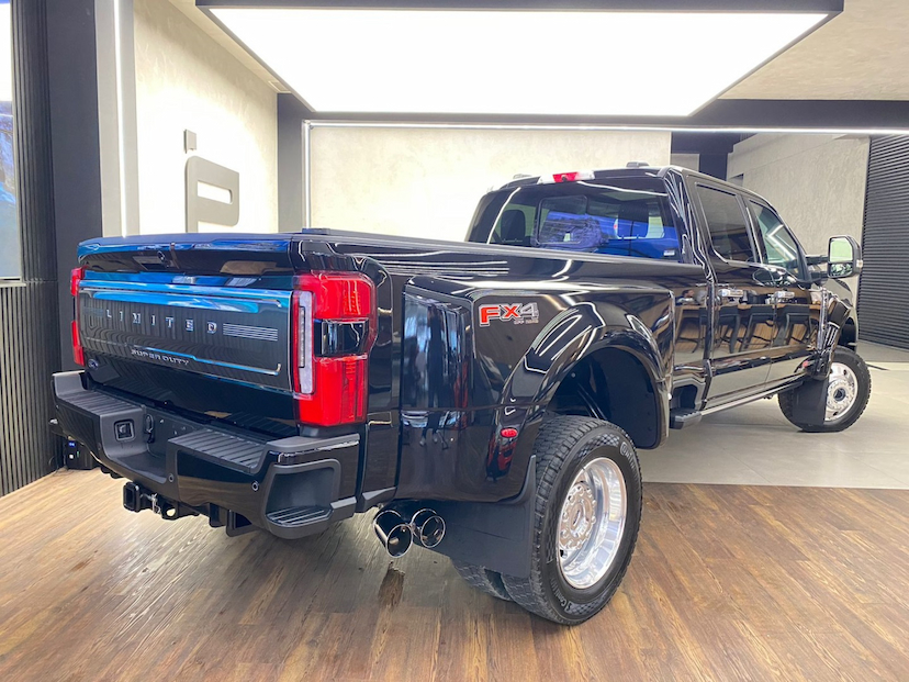 Foto do veículo FORD F-450 6.7 SUPER DUTY LIMITED BLACK V8 CD TURBO DIESEL AUTOMÁTICO 2024 2.000 KM 1.250.000,00