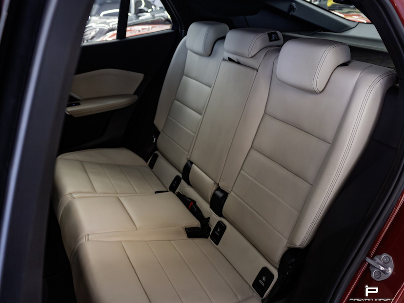 Foto do veículo BMW IX2 64,8 KW ELÉTRICO XDRIVE30 M SPORT 2024 7.500 KM 332.900,00