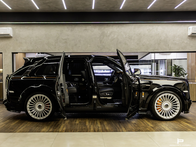 Foto do veículo ROLLS-ROYCE CULLINAN 6.7 V12 TURBO GASOLINA AUTOMÁTICO 2020 17.000 KM 0,00