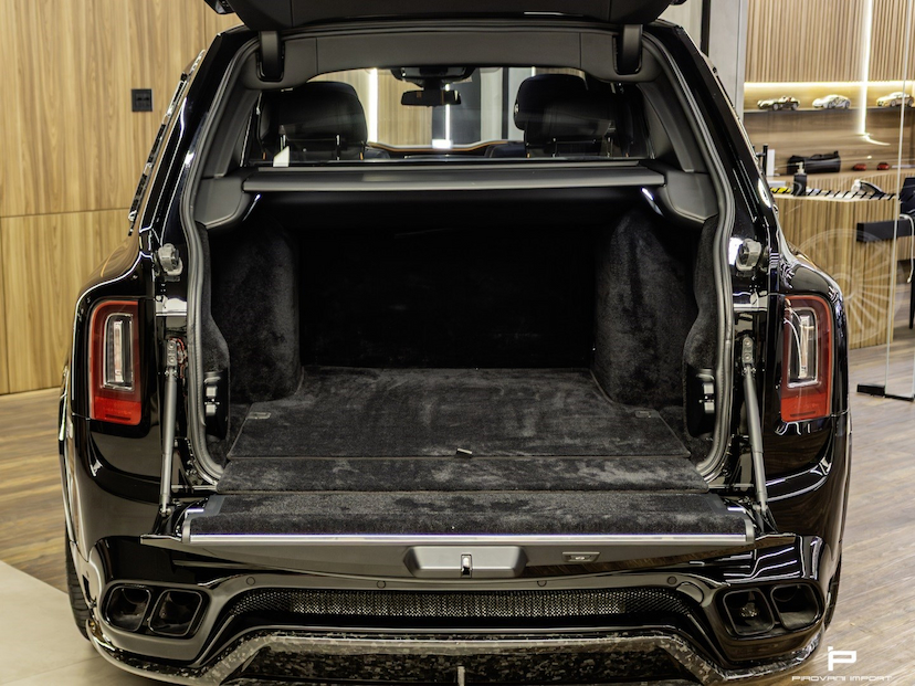 Foto do veículo ROLLS-ROYCE CULLINAN 6.7 V12 TURBO GASOLINA AUTOMÁTICO 2020 17.000 KM 0,00