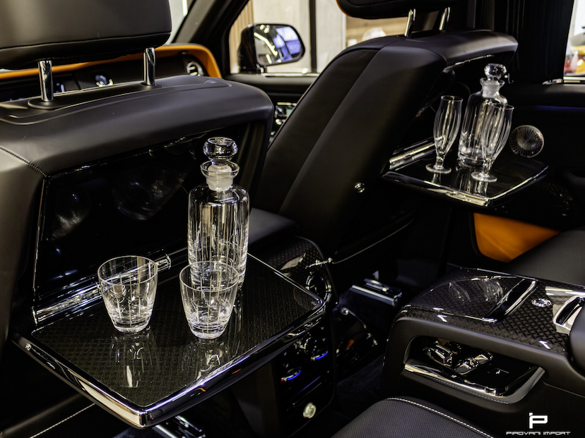 Foto do veículo ROLLS-ROYCE CULLINAN 6.7 V12 TURBO GASOLINA AUTOMÁTICO 2020 17.000 KM 0,00
