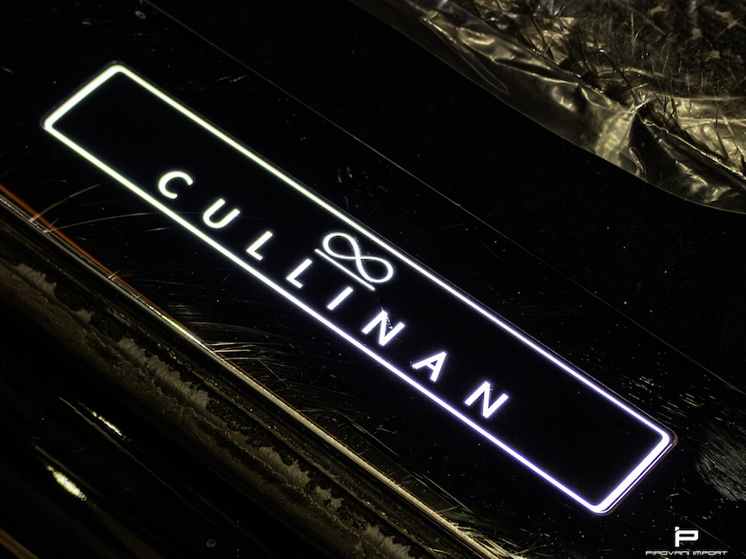 Foto do veículo ROLLS-ROYCE CULLINAN 6.7 V12 TURBO GASOLINA AUTOMÁTICO 2020 17.000 KM 0,00