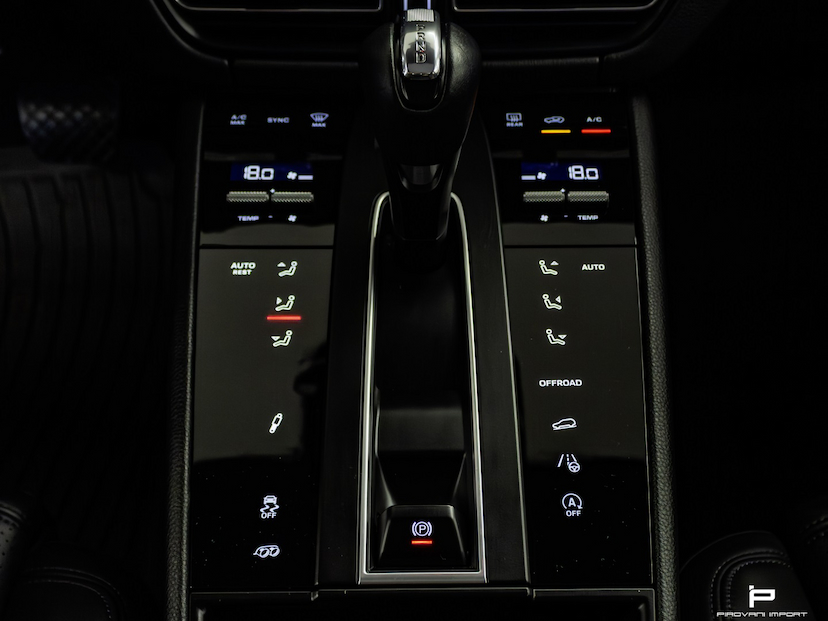 Foto do veículo PORSCHE MACAN 2.9 V6 BITURBO GASOLINA S PDK 2022 20.000 KM 499.990,00