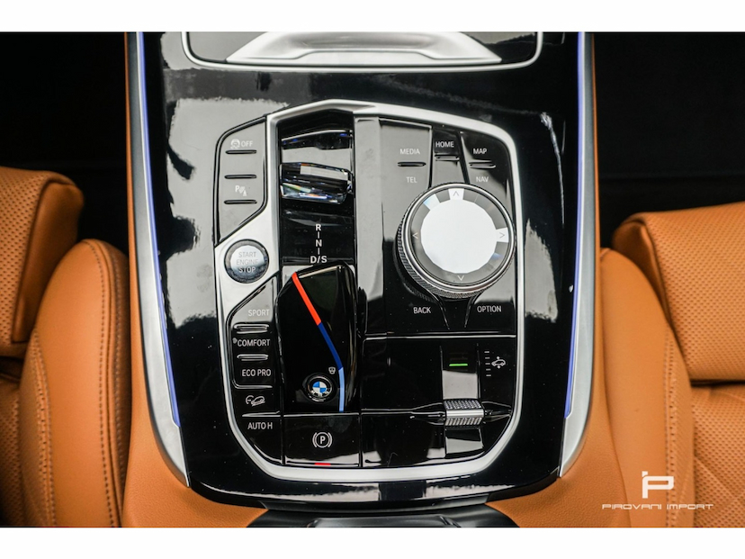 Foto do veículo BMW X7 4.4 V8 GASOLINA M60I STEPTRONIC 2024 18.000 KM 820.000,00