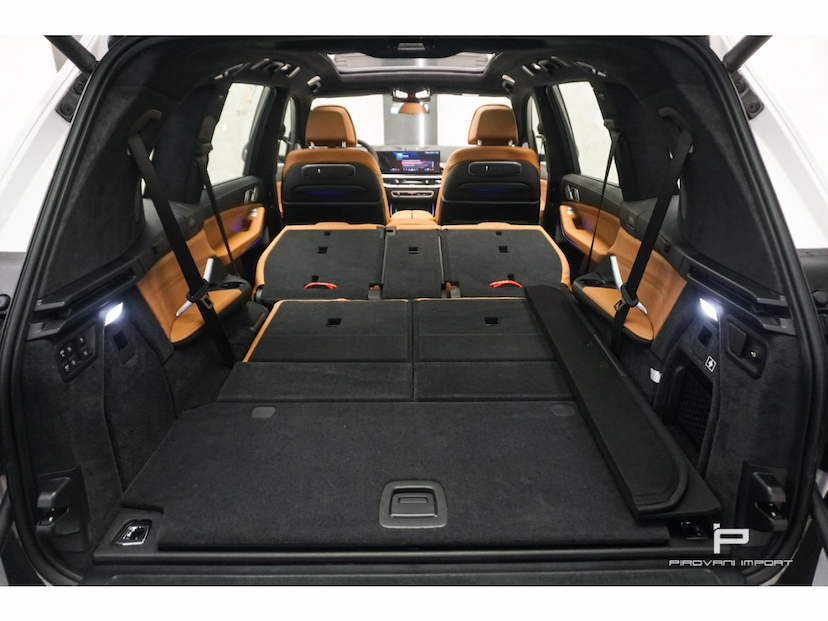 Foto do veículo BMW X7 4.4 V8 GASOLINA M60I STEPTRONIC 2024 18.000 KM 820.000,00