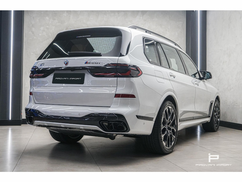 Foto do veículo BMW X7 4.4 V8 GASOLINA M60I STEPTRONIC 2024 18.000 KM 820.000,00