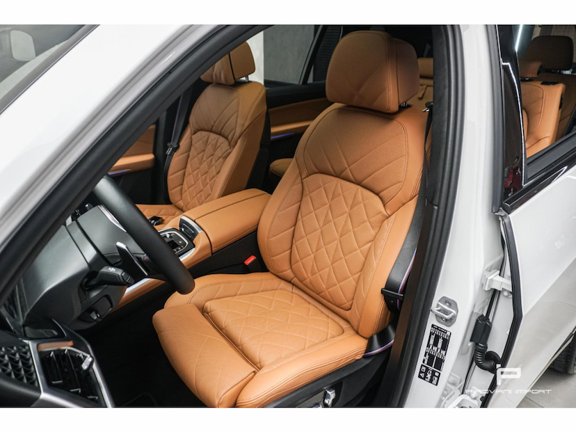 Foto do veículo BMW X7 4.4 V8 GASOLINA M60I STEPTRONIC 2024 18.000 KM 820.000,00