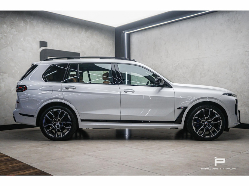 Foto do veículo BMW X7 4.4 V8 GASOLINA M60I STEPTRONIC 2024 18.000 KM 820.000,00