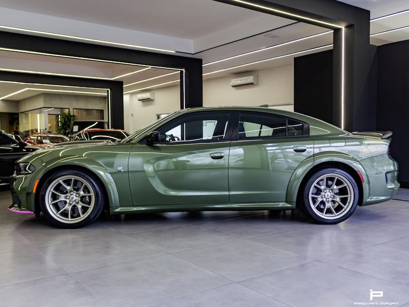 Foto do veículo DODGE CHARGER 6.4 V8 SRT HEMI GASOLINA SCAT PACK AUTOMÁTICO 2023 900 KM 869.000,00