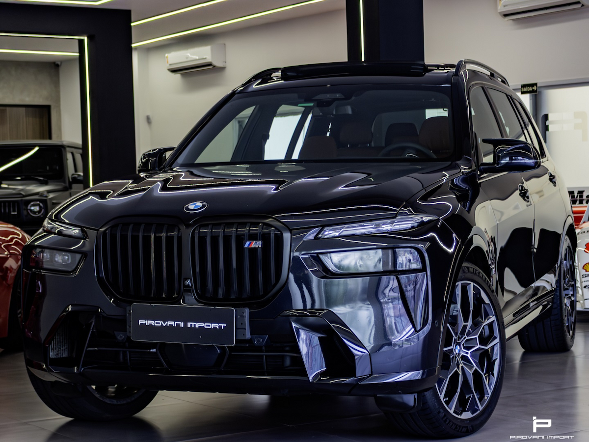 Foto do veículo BMW X7 4.4 V8 GASOLINA M60i STEPTRONIC 2024/2025 15.800 KM R$ 999.000,00