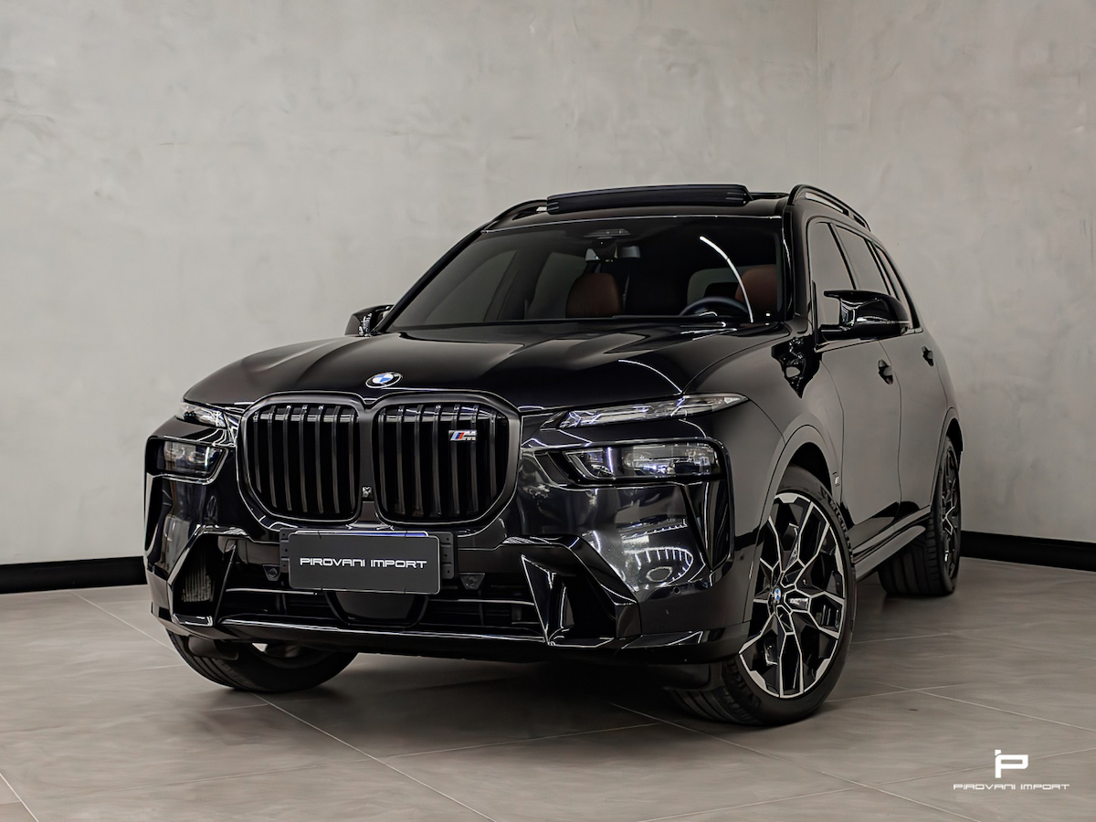 Foto do veículo BMW X7 4.4 V8 GASOLINA M60i STEPTRONIC 2024/2025 15.800 KM R$ 920.000,00