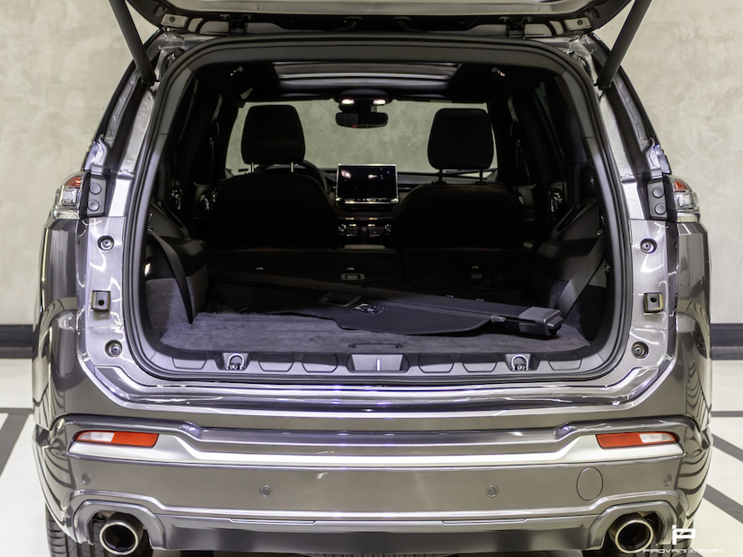 Foto do veículo JEEP COMMANDER 2.0 HURRICANE 4 TURBO GASOLINA OVERLAND AT9 2025 18.000 KM 219.900,00