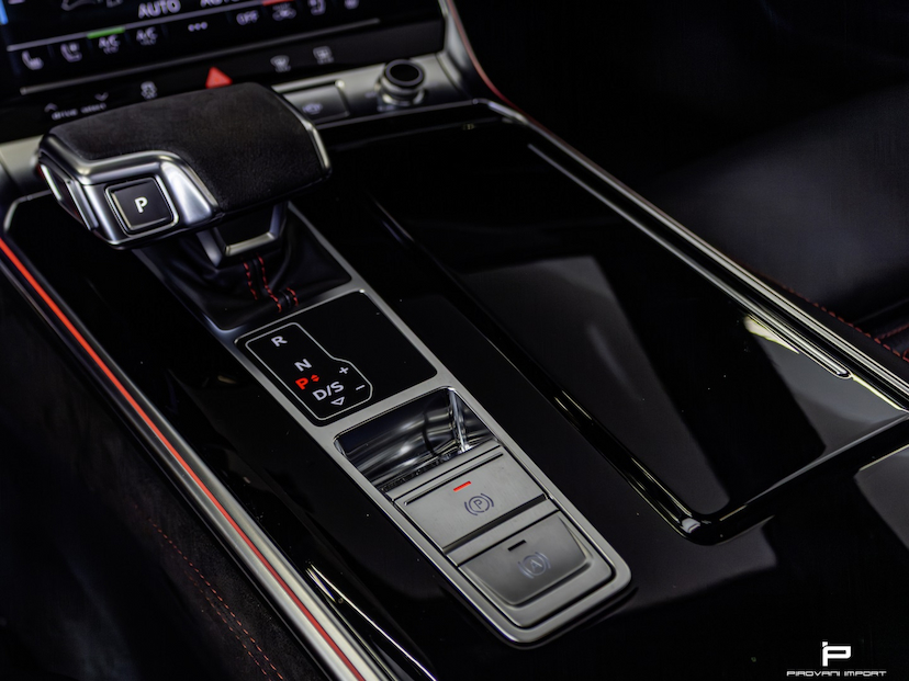 Foto do veículo AUDI RS6 4.0 AVANT V8 TWINTURBO MHEV TIPTRONIC 2021 15.000 KM 959.000,00