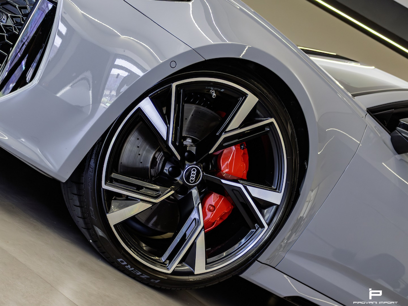 Foto do veículo AUDI RS6 4.0 AVANT V8 TWINTURBO MHEV TIPTRONIC 2021 15.000 KM 959.000,00